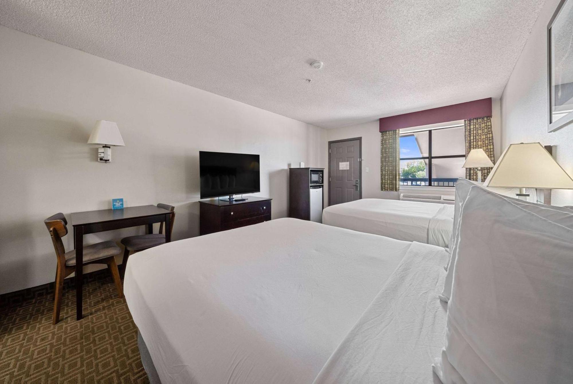 Days Inn By Wyndham ראונד רוק מראה חיצוני תמונה