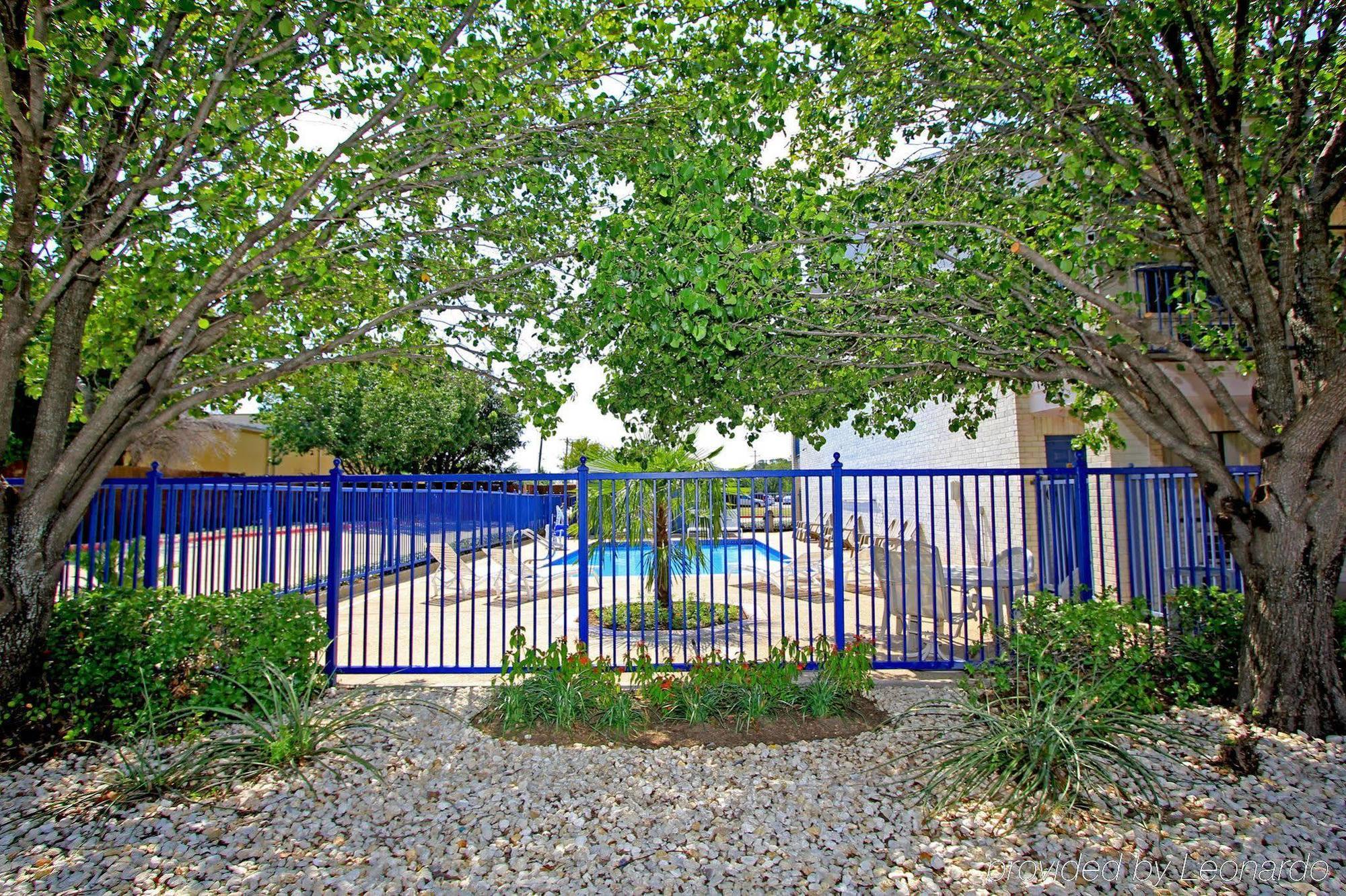 Days Inn By Wyndham ראונד רוק מראה חיצוני תמונה