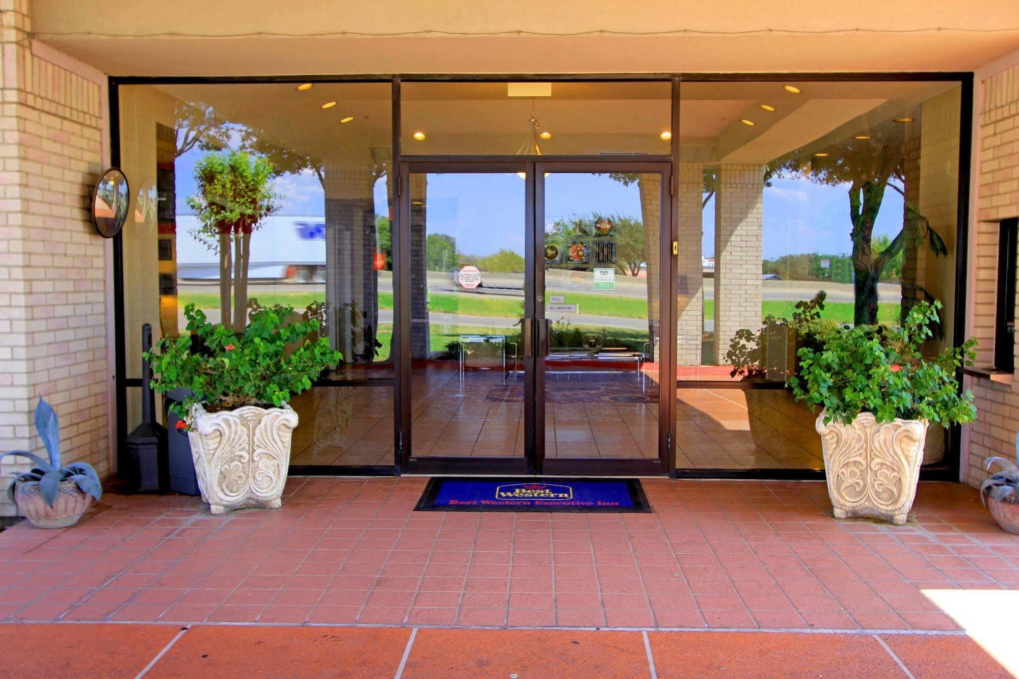 Days Inn By Wyndham ראונד רוק מראה חיצוני תמונה